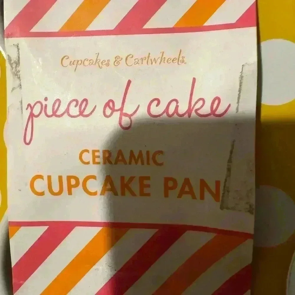 NWOT Cupcakes and Cartwheels Ceramic Cupcake Pan
